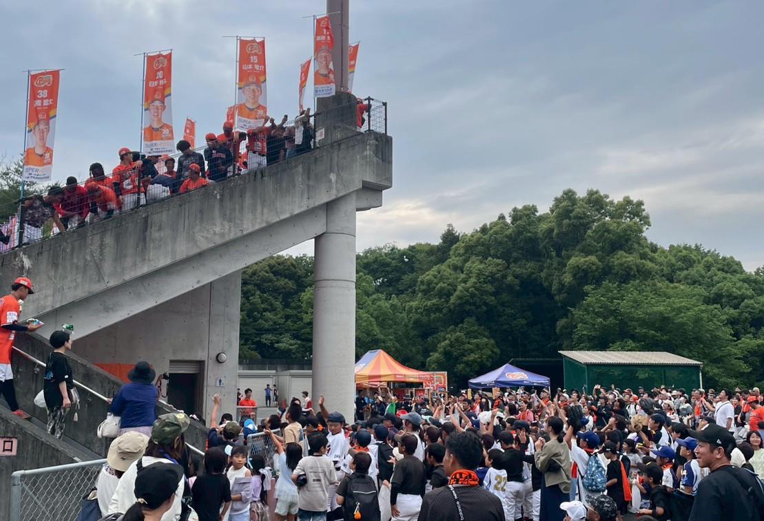 ①餅まき_大洲球場_b.jpg