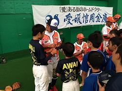 20160618　愛媛信用金庫野球教室 (25).jpg