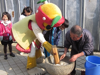L-2011三津浜餅つき③.jpg
